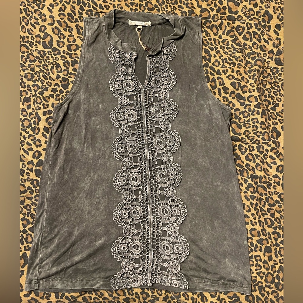 Buckle Gimmicks Tank